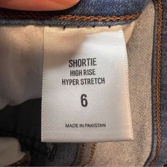 Express women’s Shortie High Rise Hyper Stretch shorts. Size 6. - Picture 3 of 7